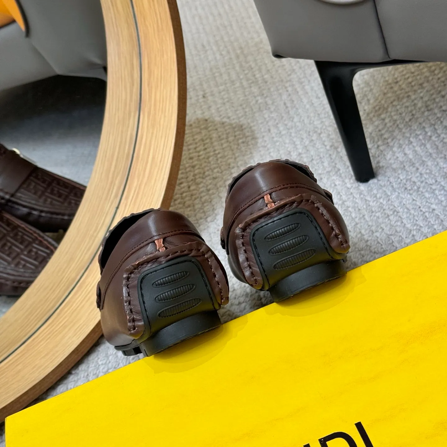 Men's shoes 💰420 [FENDI Fendi] 2⃣️0⃣️2⃣️5️⃣New Milan men's fashion lazy catwalk style ✅ fashionable casual beanie shoes, imported calfskin fabric, super smooth texture, sweat-absorbent and breathable, (sheepskin lining). Metal LOGO on the shoe body, Medusa avatar, irregular avatar, high-end craftsmanship logo✅ French Loft set foot design style 👟Low-key and elegant, great on-foot effect... Men's shoe size: 38-46 (4-12)